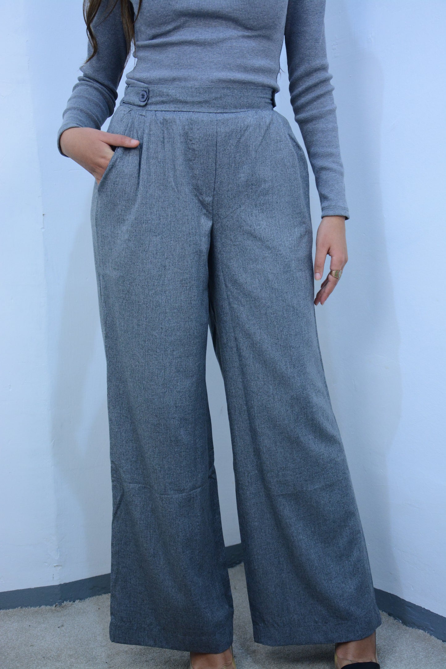 Pantalon Gris Bouton coté