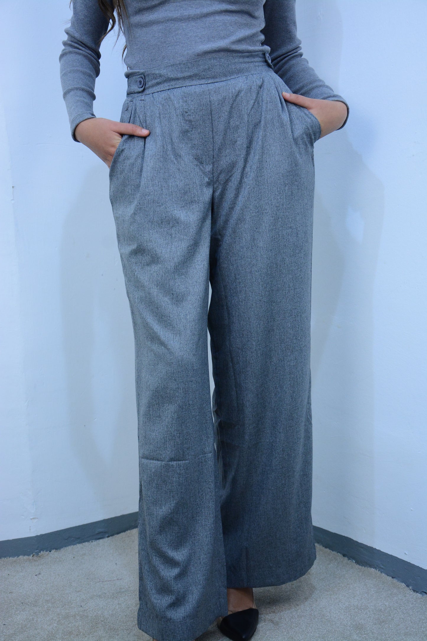 Pantalon Gris Bouton coté
